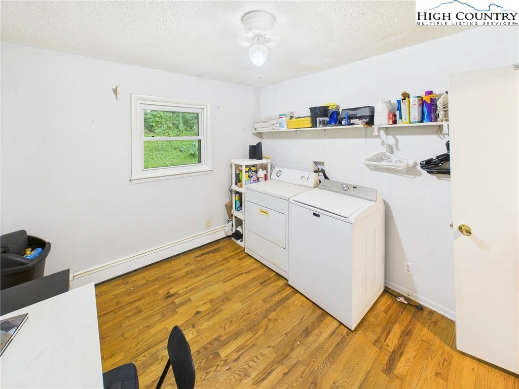 Image number 15 for the current listing
