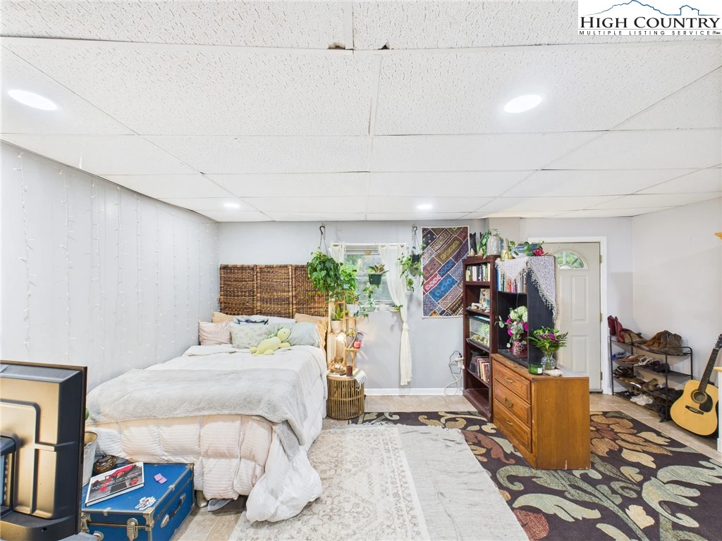Image number 9 for the current listing