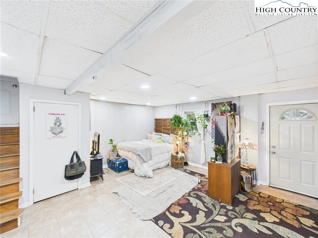 Image number 5 for the current listing