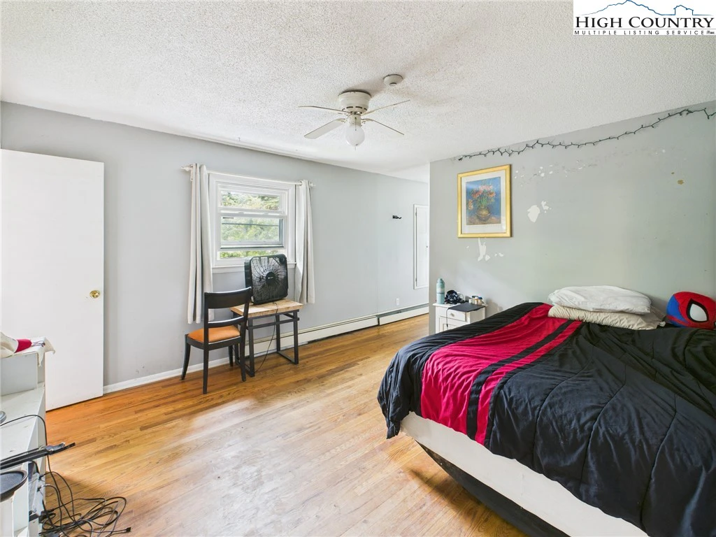 Image number 14 for the current listing