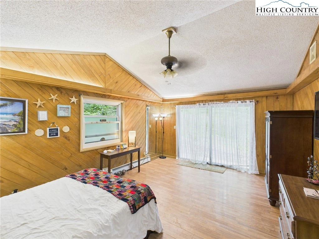 Image number 11 for the current listing