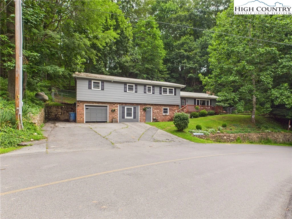 Image number 1 for the current listing