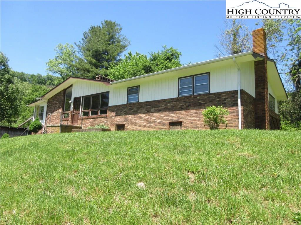 Image number 1 for the current listing