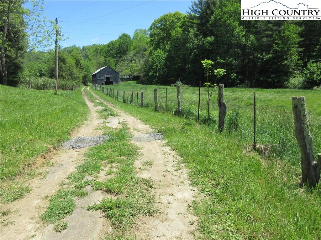Image number 17 for the current listing