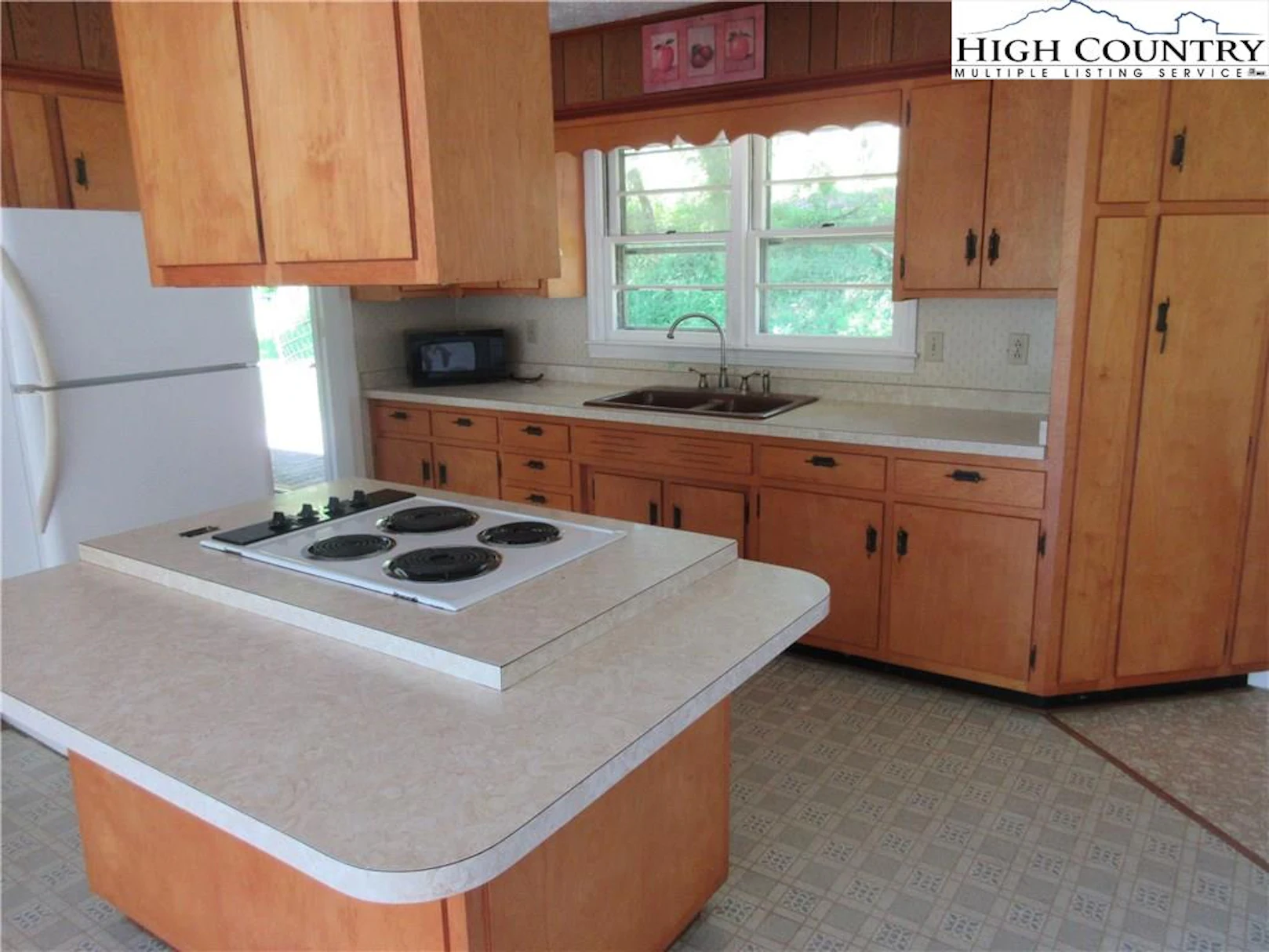 Image number 15 for the current listing