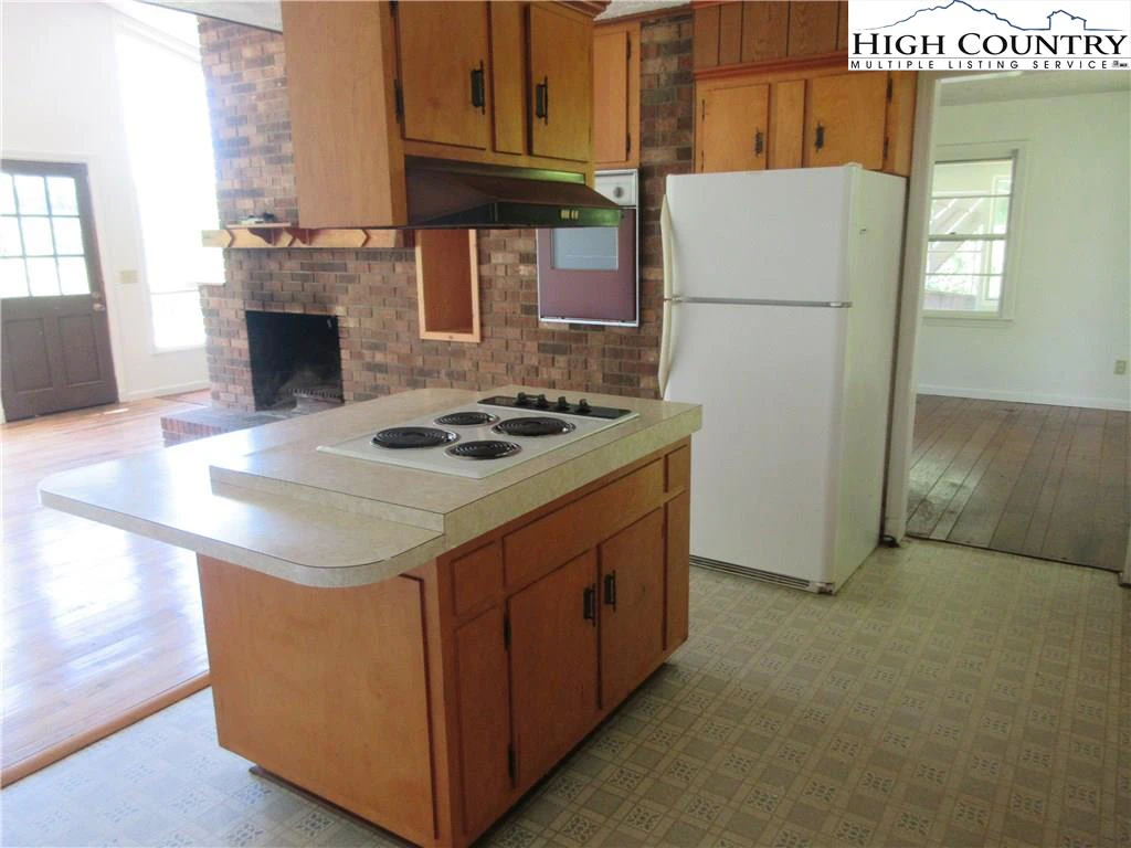 Image number 14 for the current listing