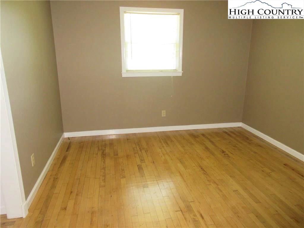 Image number 12 for the current listing