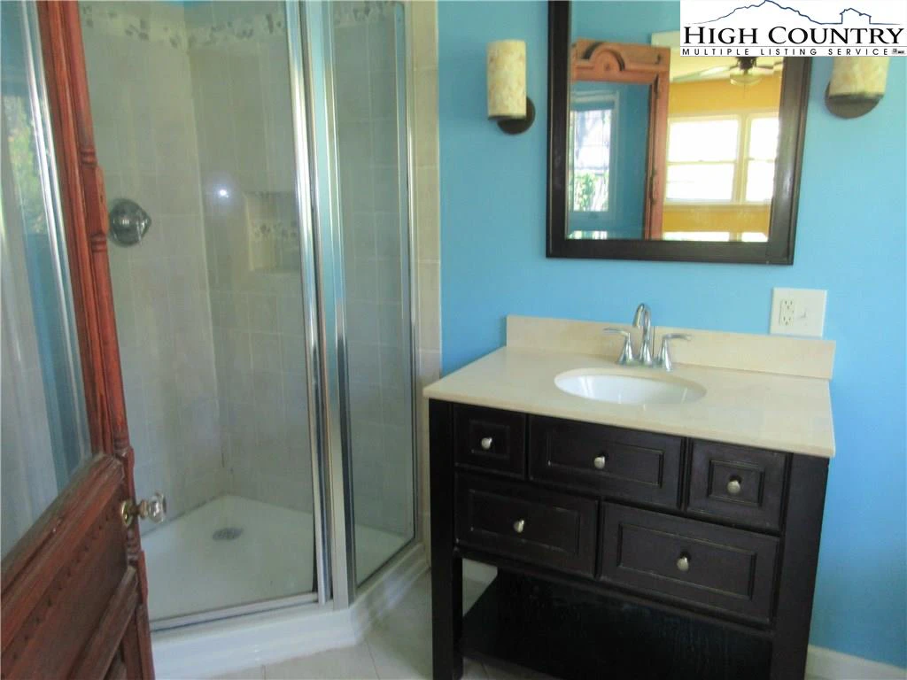 Image number 10 for the current listing