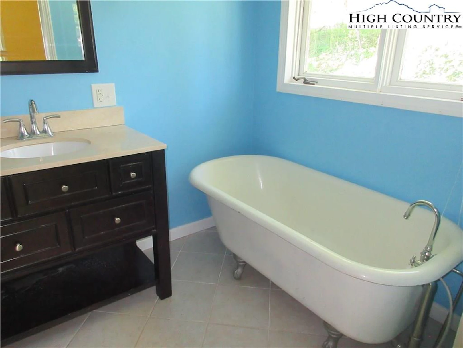 Image number 9 for the current listing