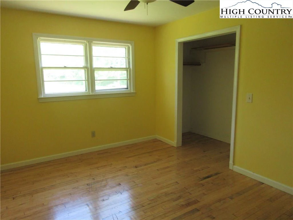 Image number 8 for the current listing