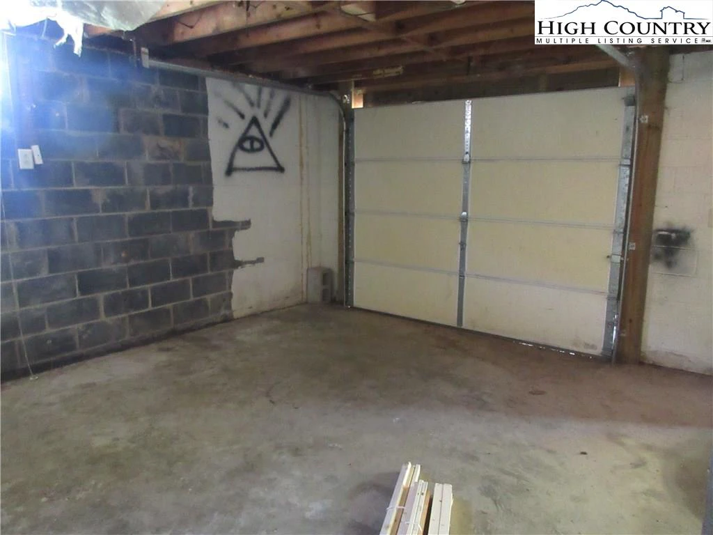 Image number 3 for the current listing