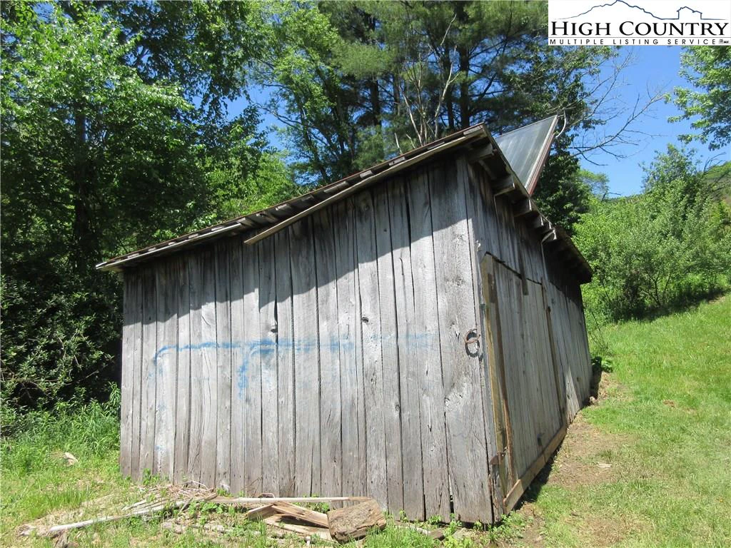 Image number 19 for the current listing
