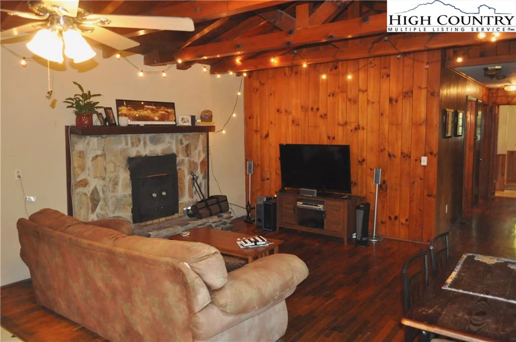 Image number 2 for the current listing