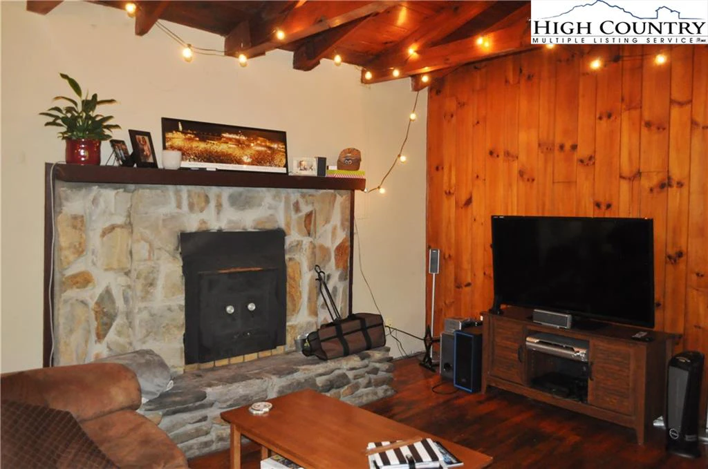 Image number 12 for the current listing