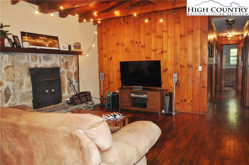 Image number 11 for the current listing