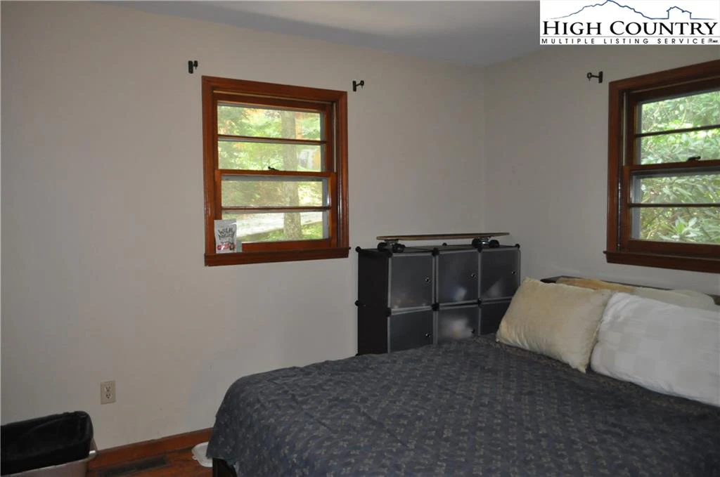 Image number 7 for the current listing