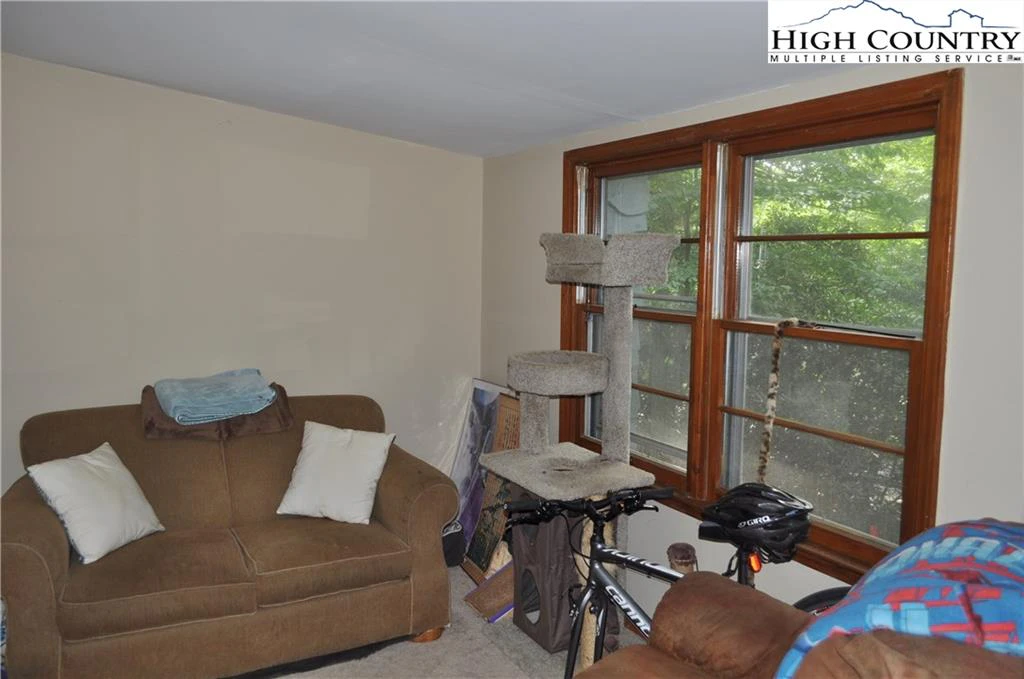 Image number 6 for the current listing