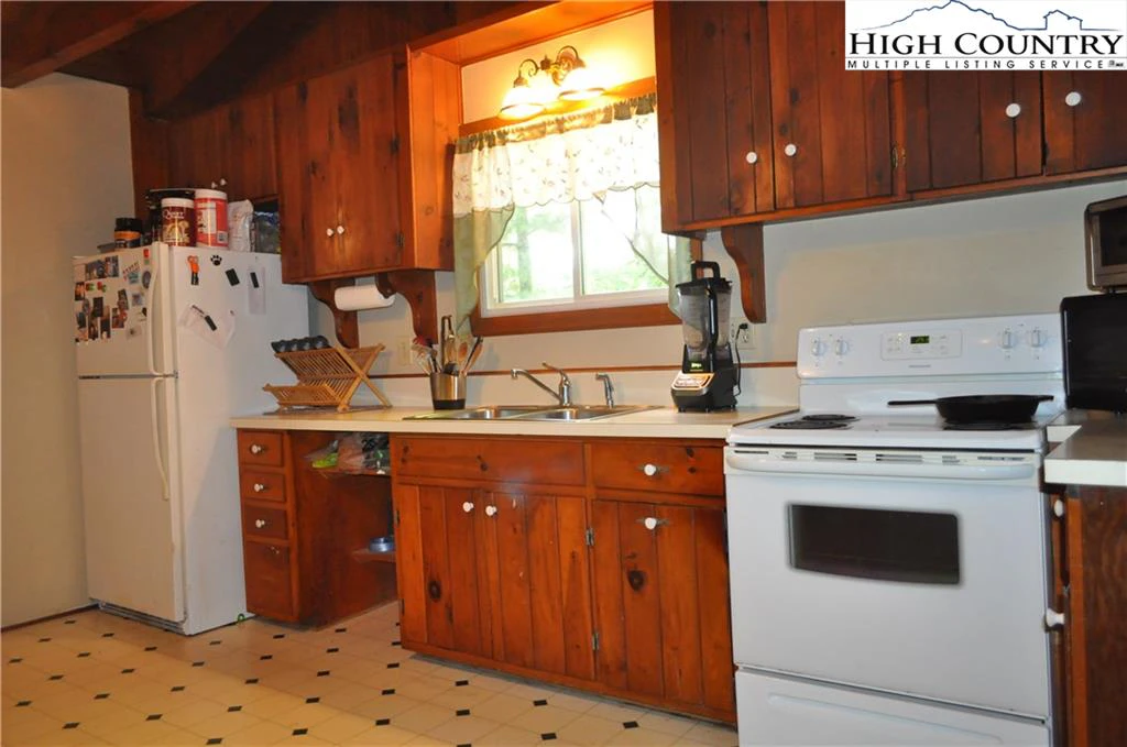 Image number 18 for the current listing