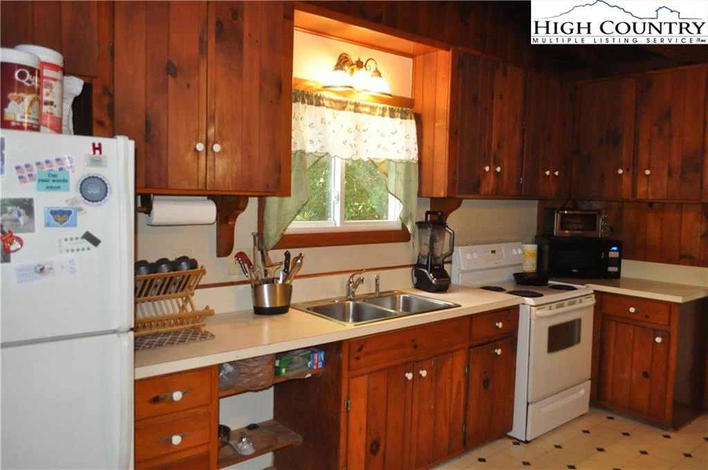 Image number 17 for the current listing