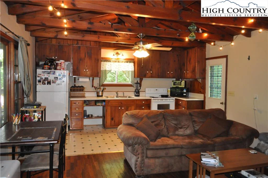 Image number 16 for the current listing