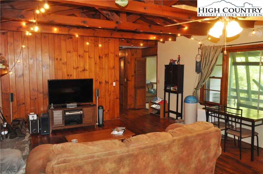Image number 14 for the current listing