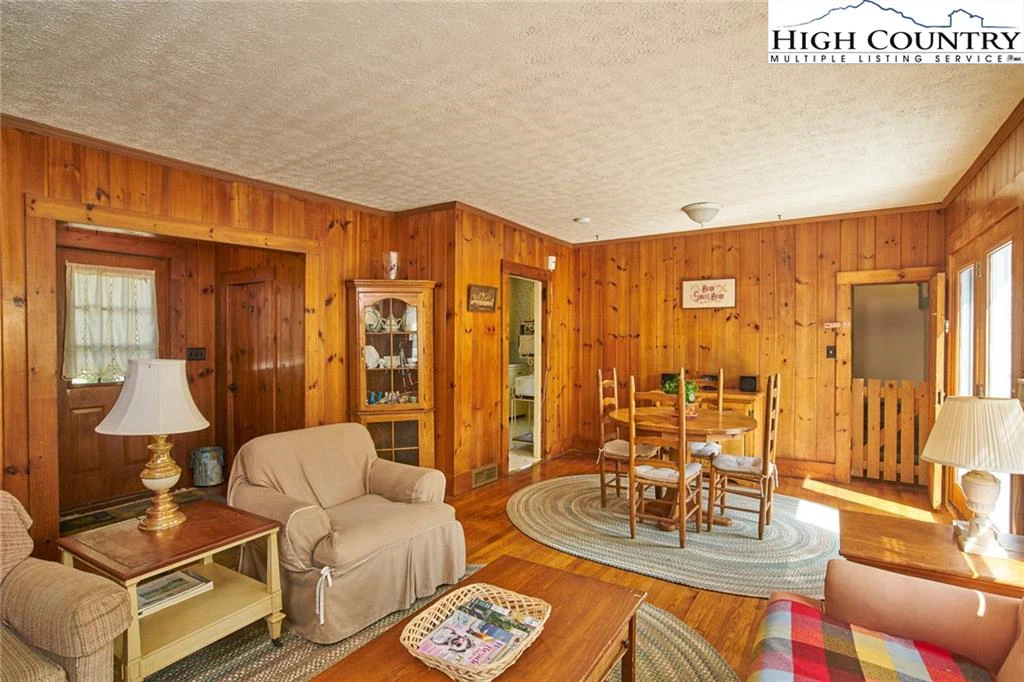 Image number 22 for the current listing