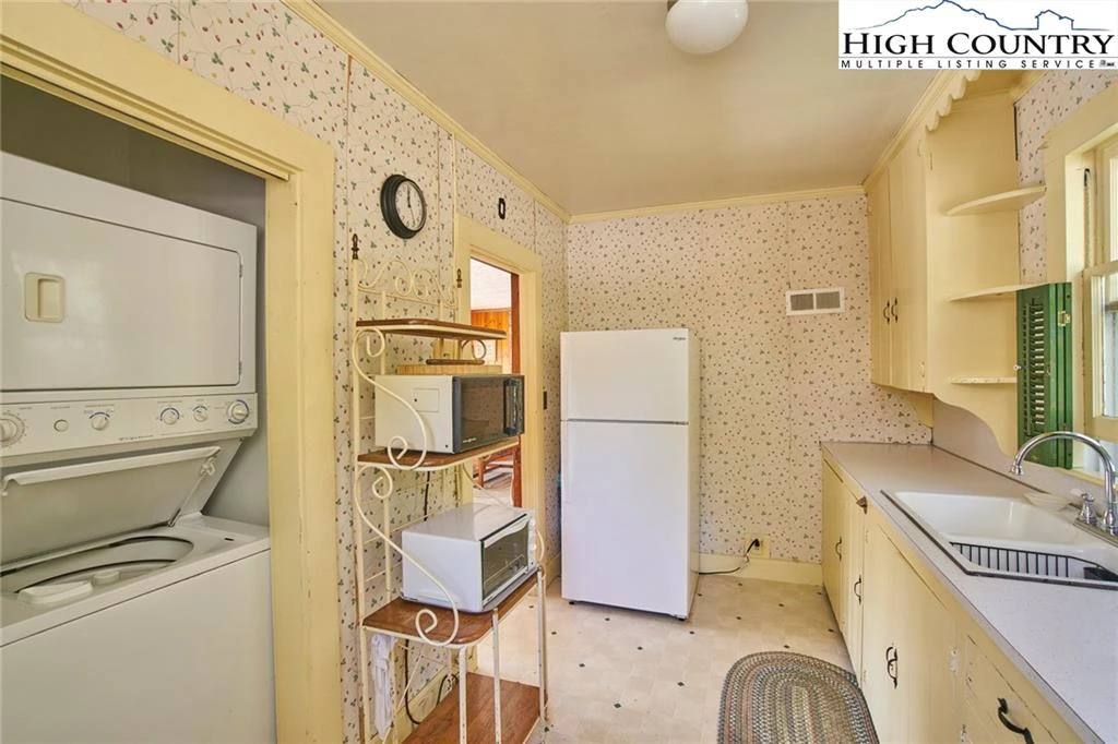 Image number 19 for the current listing