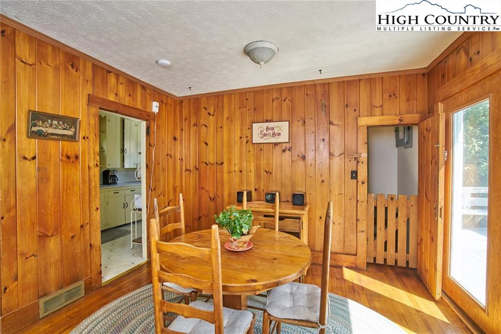 Image number 18 for the current listing