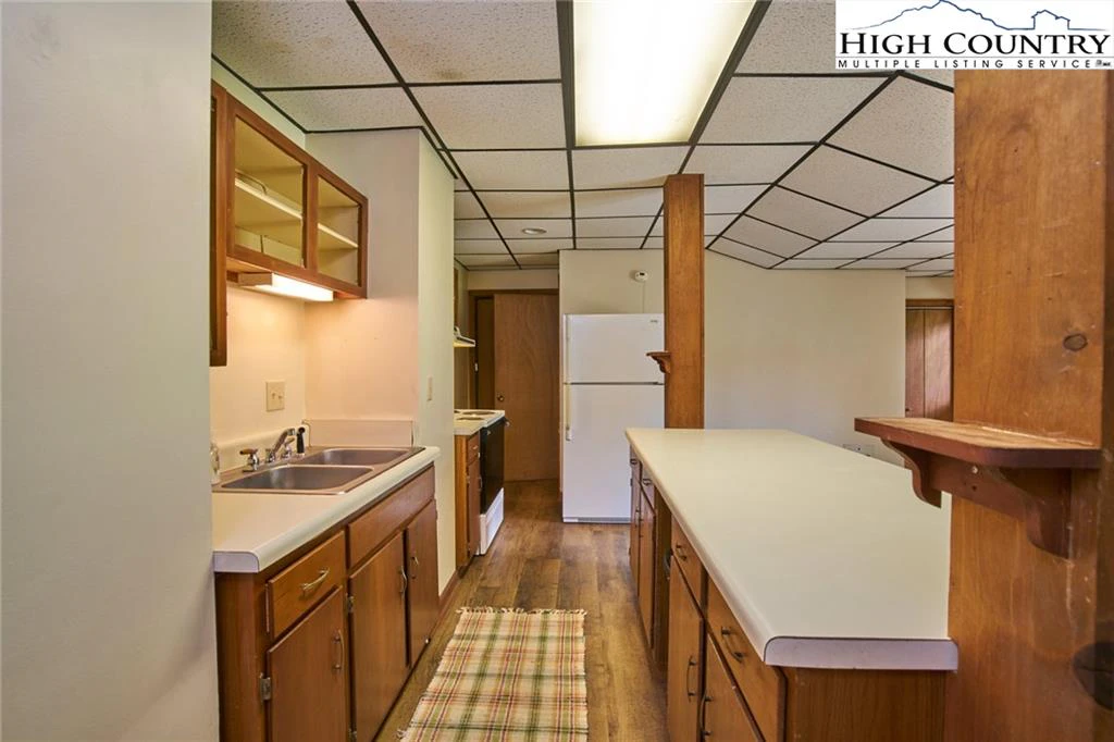 Image number 12 for the current listing