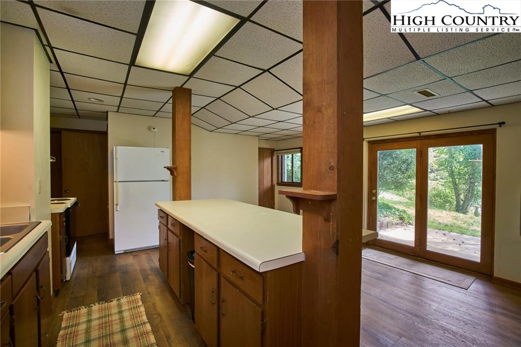 Image number 9 for the current listing