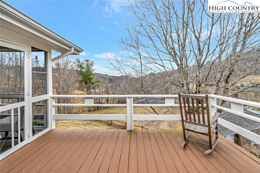 Image number 19 for the current listing