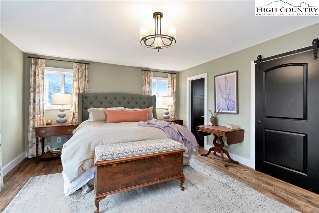 Image number 3 for the current listing