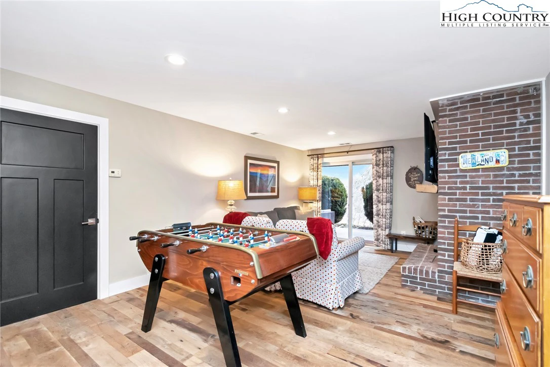 Image number 6 for the current listing