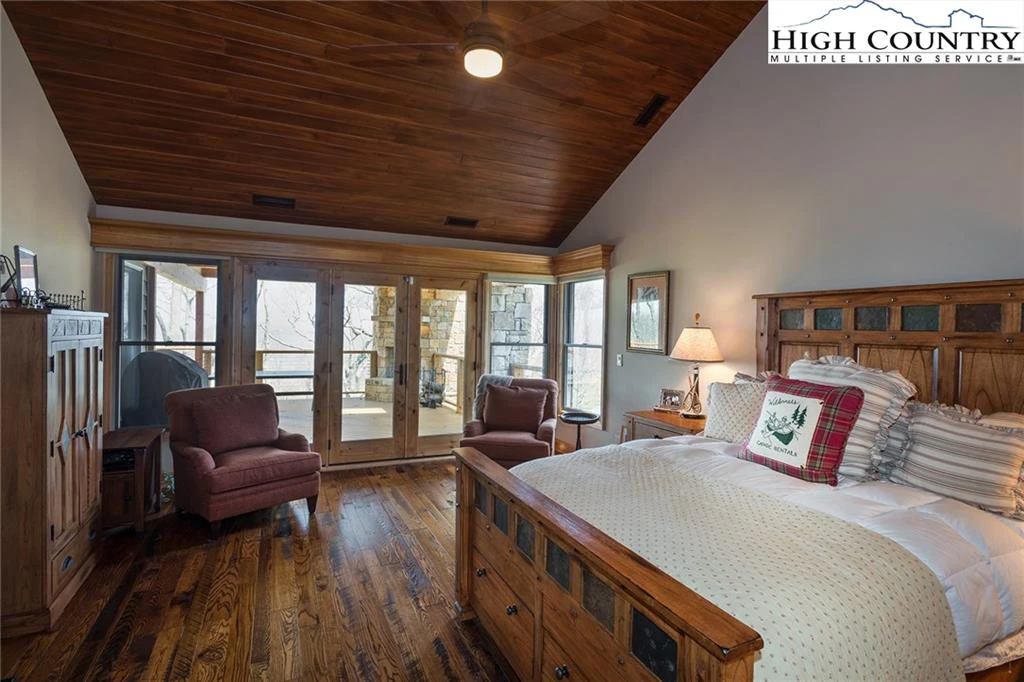 Image number 15 for the current listing