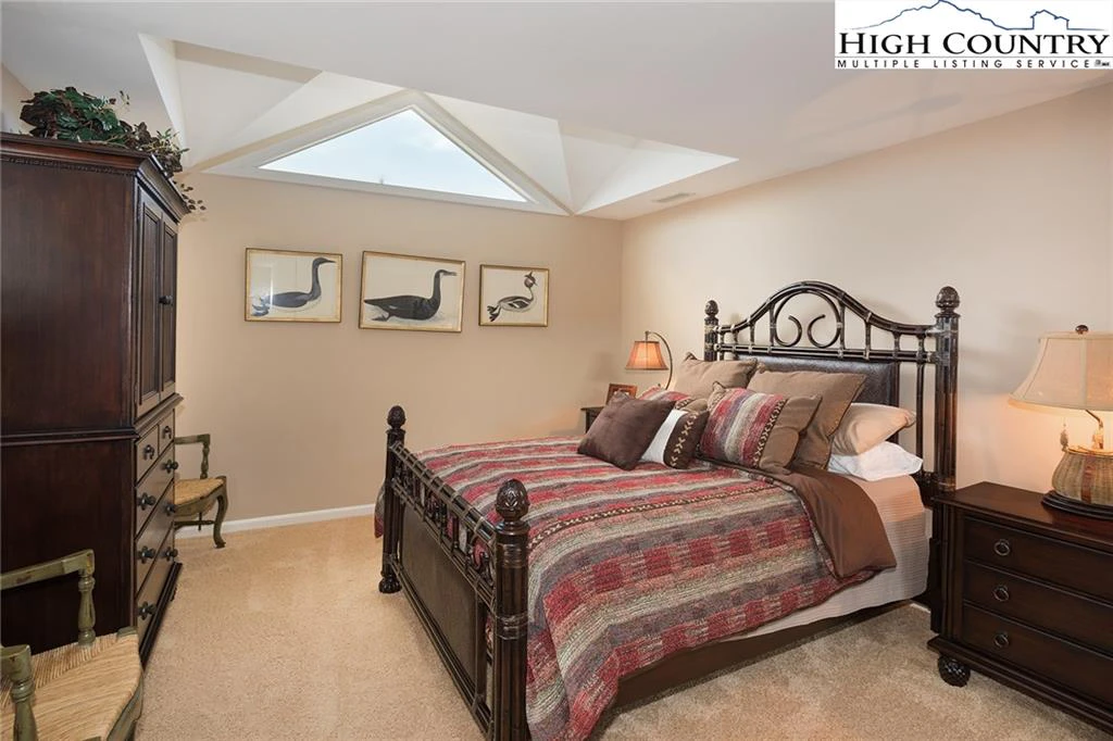 Image number 8 for the current listing