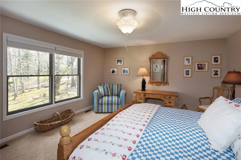 Image number 5 for the current listing