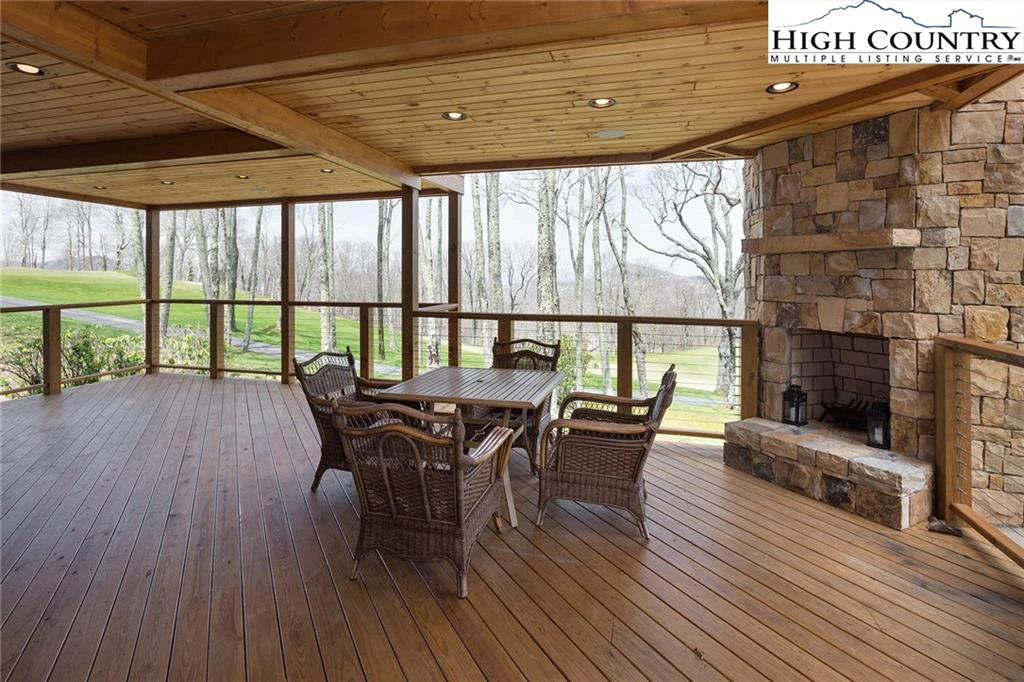 Image number 21 for the current listing