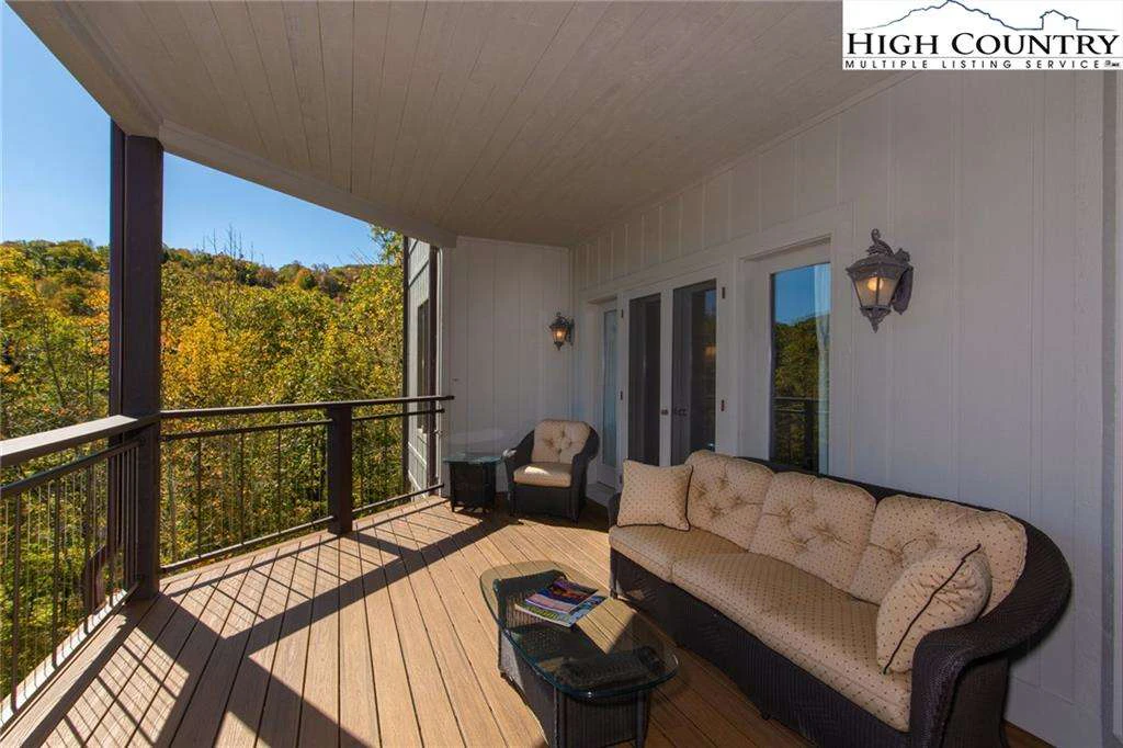 Image number 4 for the current listing