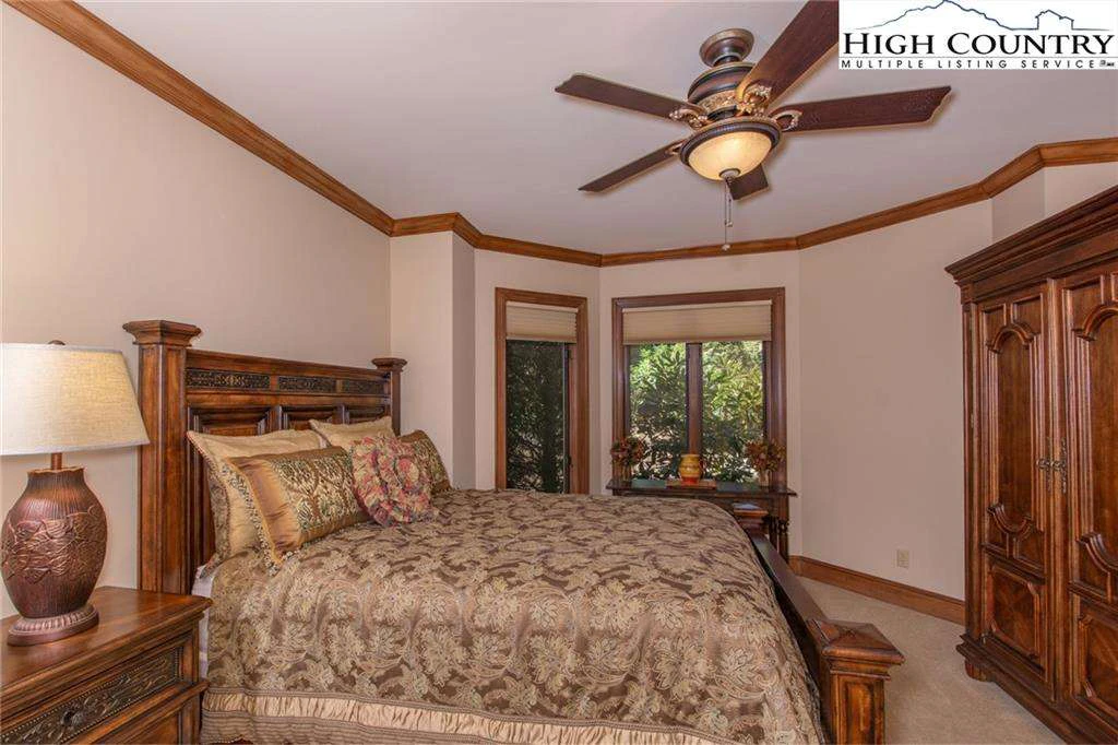 Image number 9 for the current listing