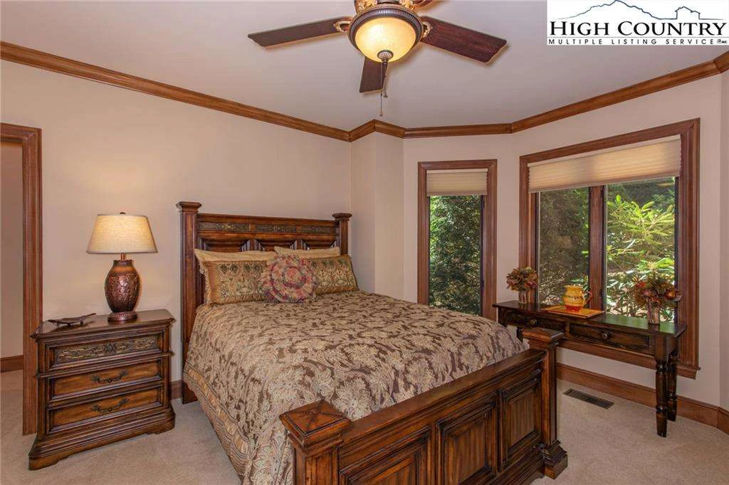 Image number 10 for the current listing