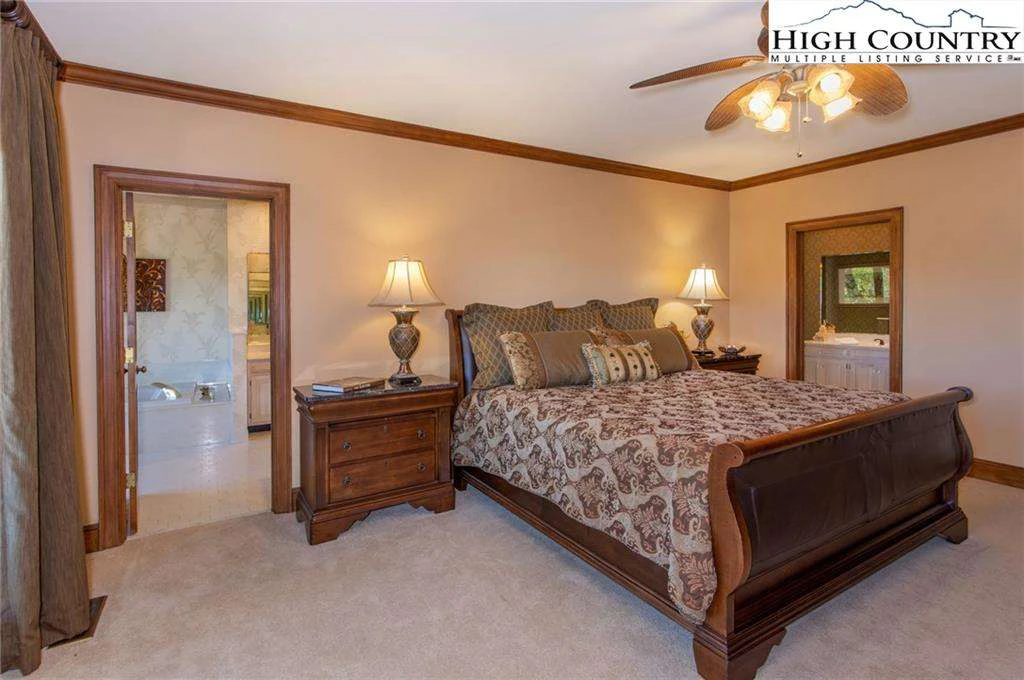 Image number 2 for the current listing