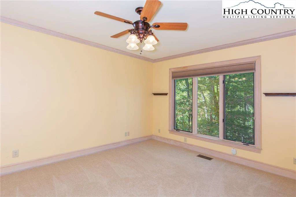 Image number 20 for the current listing