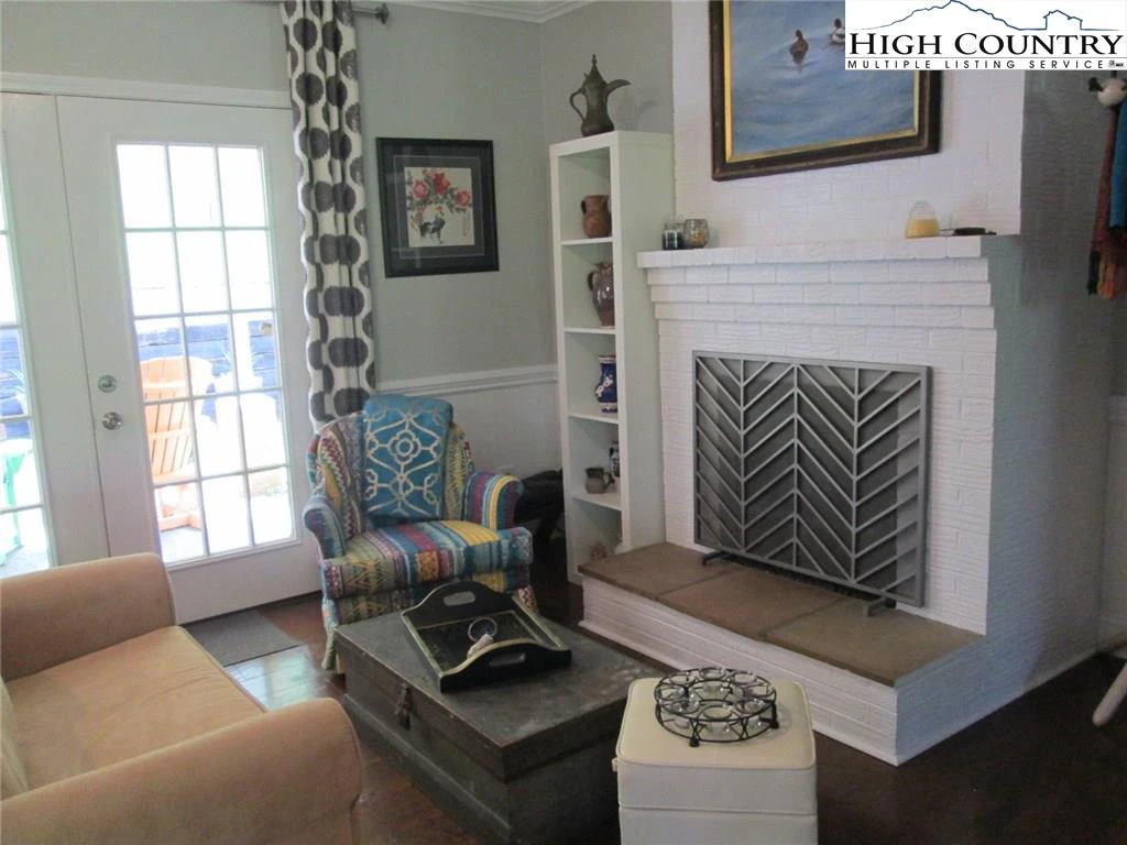 Image number 12 for the current listing