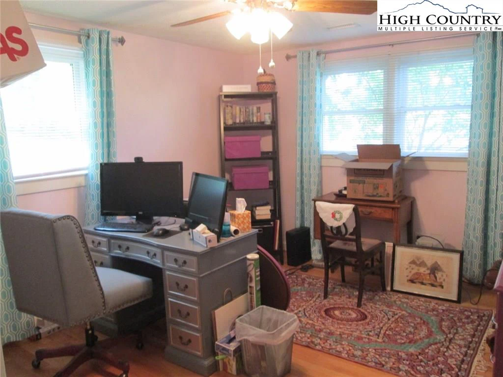 Image number 8 for the current listing