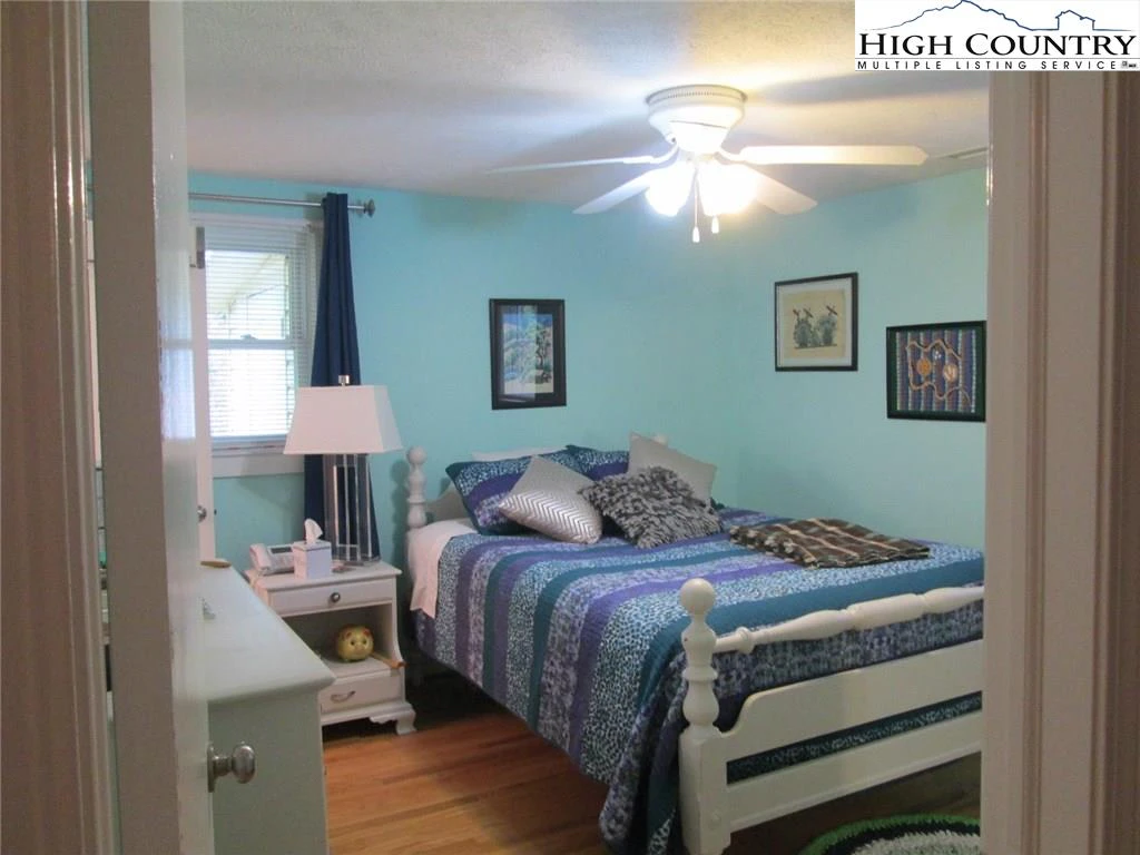 Image number 7 for the current listing