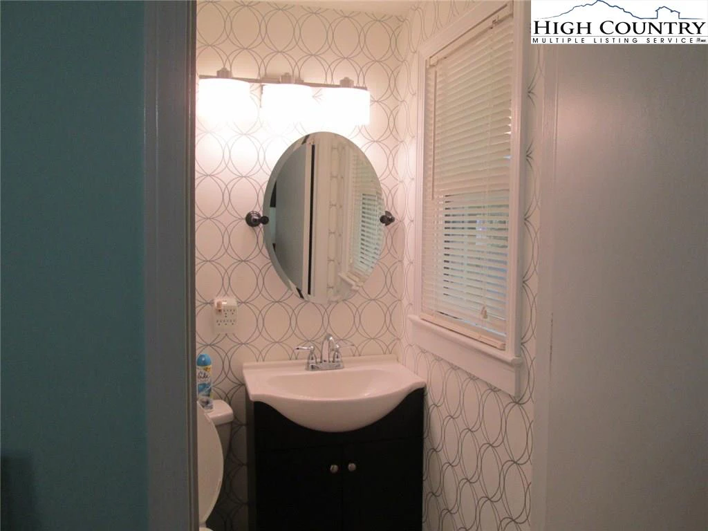 Image number 6 for the current listing