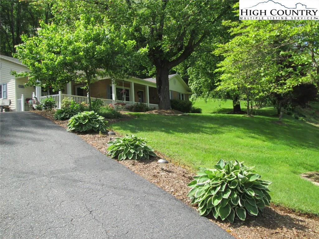 Image number 17 for the current listing