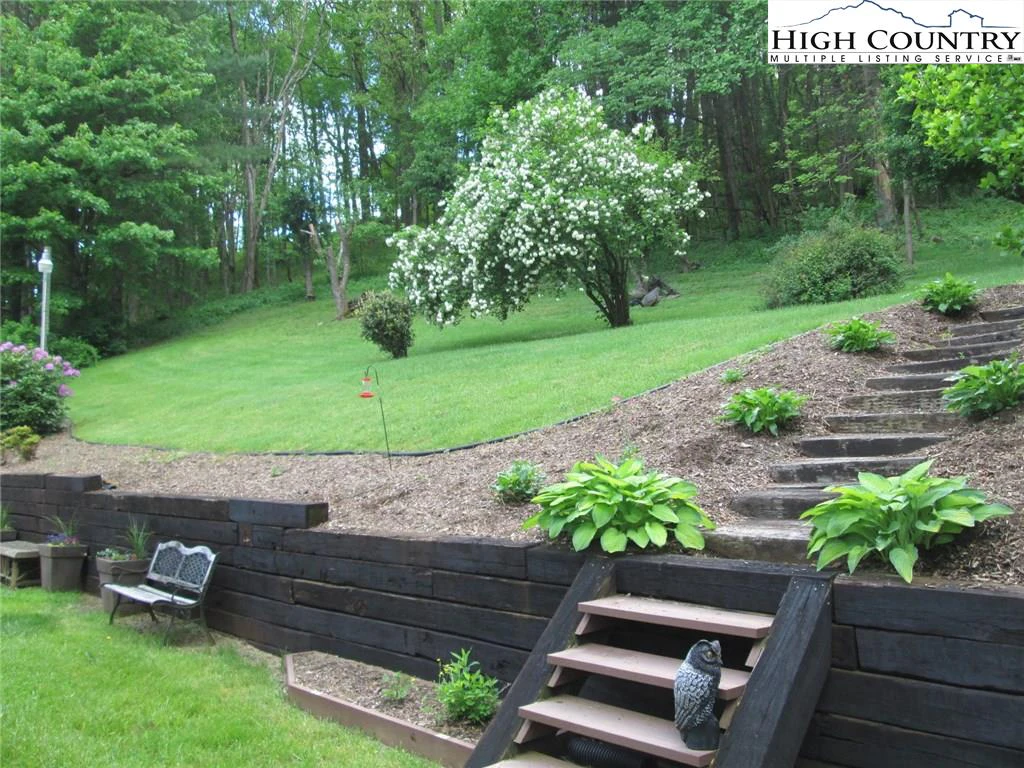Image number 16 for the current listing