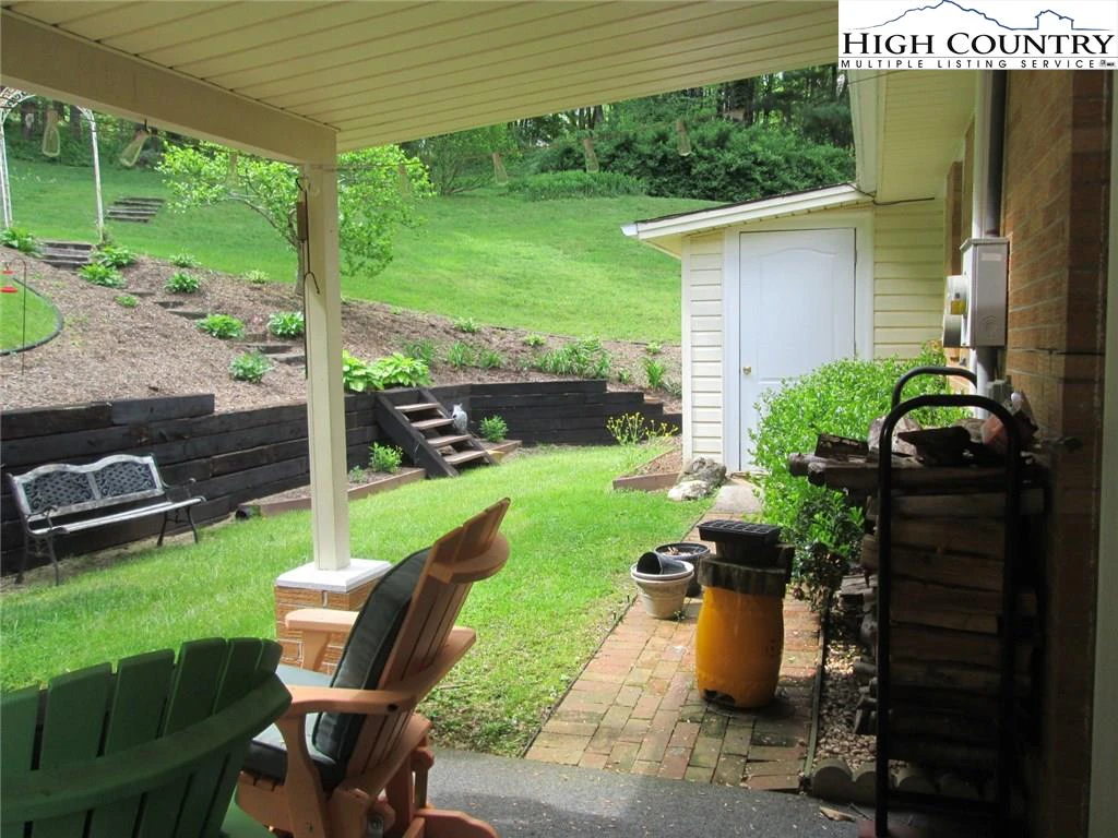 Image number 15 for the current listing