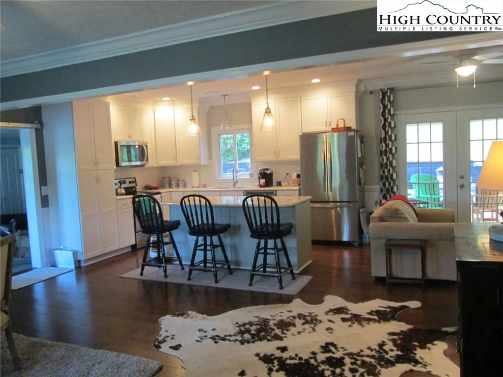 Image number 14 for the current listing